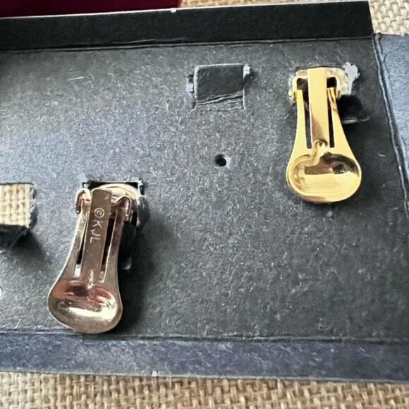KJL Kenneth Jay Lane Clip On Zebra enamel Earrings Gold Tone 1” Original Box - Picture 7 of 7